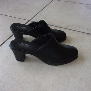 CLARKS BENDABLE CLOGS